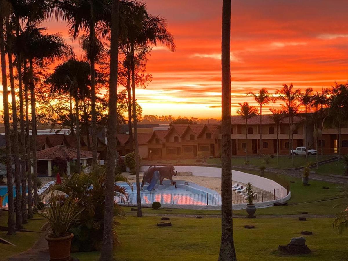 Eduardos Park Hotel Cotia  Bagian luar foto